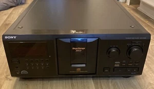 Reproductor de discos compactos Sony CDP-CX355 Mega Storage 300 PARA REPUESTOS - Imagen 1 de 3