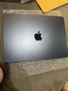 Apple MacBook Air 13.6" (256GB SSD, Apple M2, 8GB) Laptop - Midnight (MLY33LL/A) - Afbeelding 1 van 18