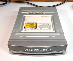 Toshiba Samsung DVD+-R/RW Writer Drive SATA Drive Internal PC TS-H552 - SILVER - Picture 1 of 5