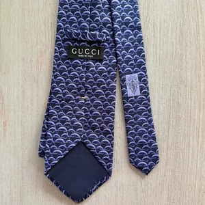 GUCCI Men’s Luxury 100% Silk Classic Tie Chain Print Purple & Navy Made In Italy - Picture 1 of 10