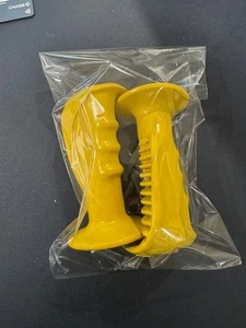 VINTAGE OLD SCHOOL Fuan 8 OAKLEY 3 SHAPE YELLOW GRIPS YELLOW BMX - Picture 1 of 8