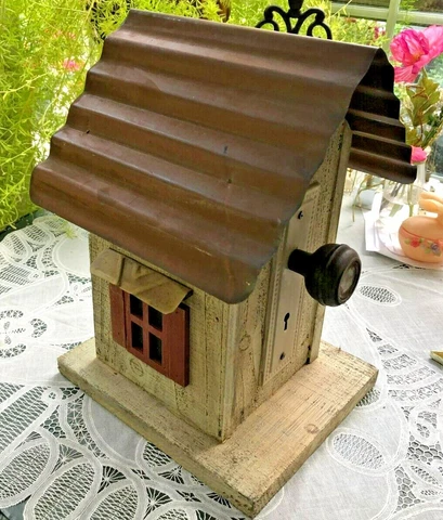 LARGE WOODEN SHABBY CHIC DECORATIVE BIRDHOUSE WITH TIN ROOF Cover