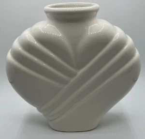 Vintage 1980's Vase Art Deco Ribbed Style Ceramic Heart Shape White - Picture 1 of 10