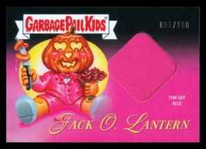 2024 GARBAGE PAIL KINDER FUTRID POETRY JACK O. LATERNE ROSA ANZUG RELIKT 001/100 - Bild 1 von 1