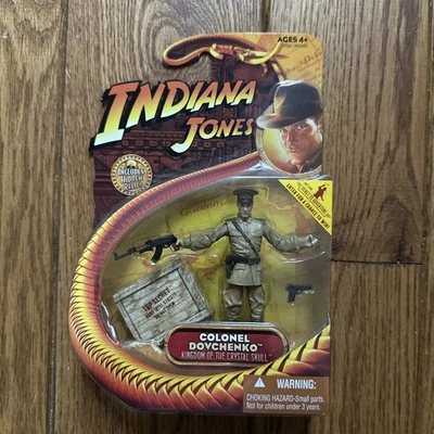 Figura de acción Indiana Jones Coronel Devchenko 2008 KotCS Hasbro (MoC) Foto 1 de 3