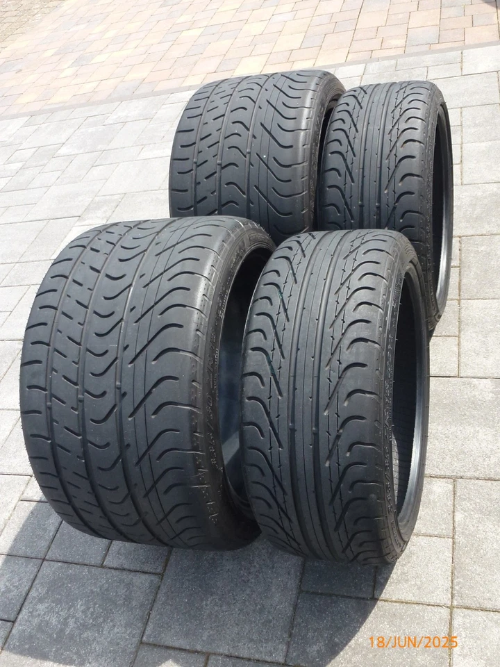 Reifensatz 245/35-18 (vo.) und 335/30-18 (hi.) wenig gelaufen aber aus 2013 - Bild 1 von 4