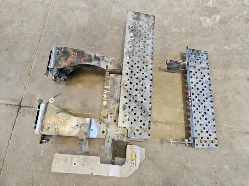 Б/У 2012 HINO 268 со стороны пассажира шаг поставляется, как показано  - Изображение 1 из 4