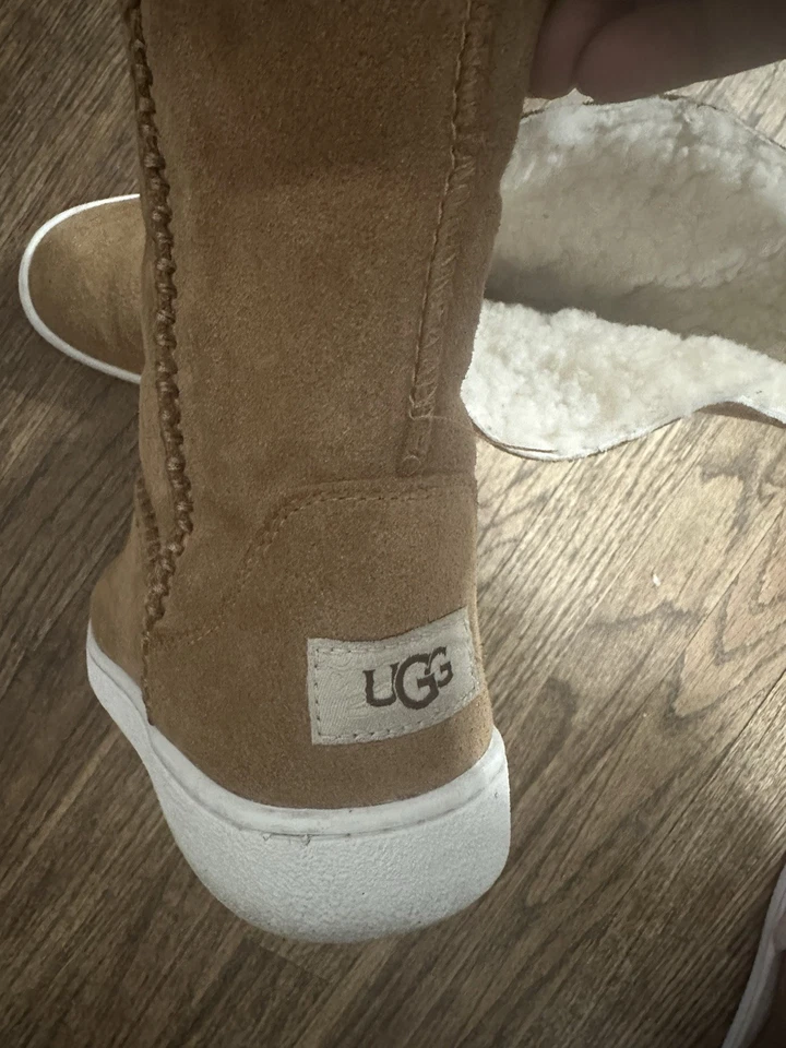 UGG Australia 女式靴子 6 码 — 第 1/4 张图片