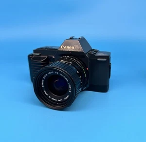 Canon T70 fotocamera reflex pellicola 35 mm con obiettivo zoom Canon 35-70 mm f/3.5-4.5 - TESTATA - Foto 1 di 12
