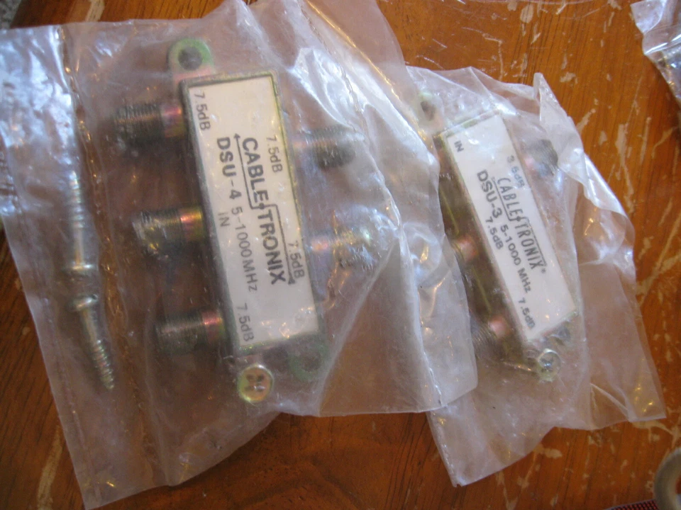 NEW Cable Tronix TV Antenna 3-Way & 4-Way Splitter / 5-1000 MHz / 7.5dB / DSU-4  - Image 1 of 3