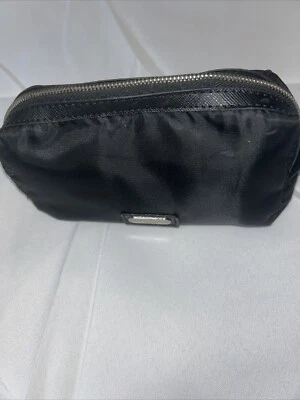 Estuche de Maquillaje Perfume Salvatore Ferragamo Pequeño Borde de Cuero Negro 4X6wX2 con Cremallera Foto 1 de 4