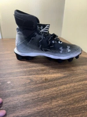 Under Armor American Football Cleats 5y - Image 1 of 4