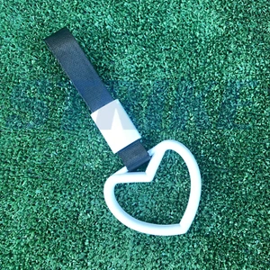 WHITE & BLACK HEART JDM TSURIKAWA RING SUBWAY BUS TRAIN HANDLE STRAP DRIFT CHARM - Imagen 1 de 2