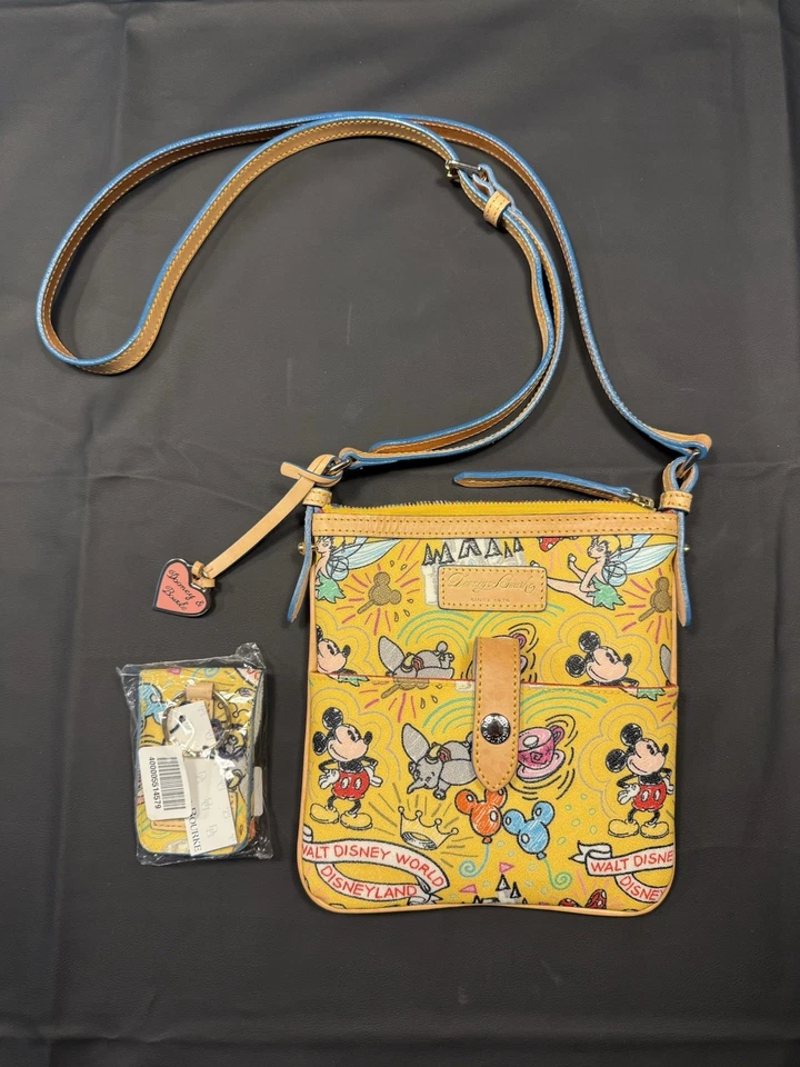 DOONEY & BOURKE💛 BANDOLERA Y LLAVERO PORTADOR DE LETRAS TINKER BELL DE DISNEY BOCETO Foto 1 de 4