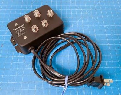 Radio Shack 15-1119A -  4-Way TV, FM,  Amplifier Splitter 50-550MHz 1.3dB Gain - Image 1 of 4
