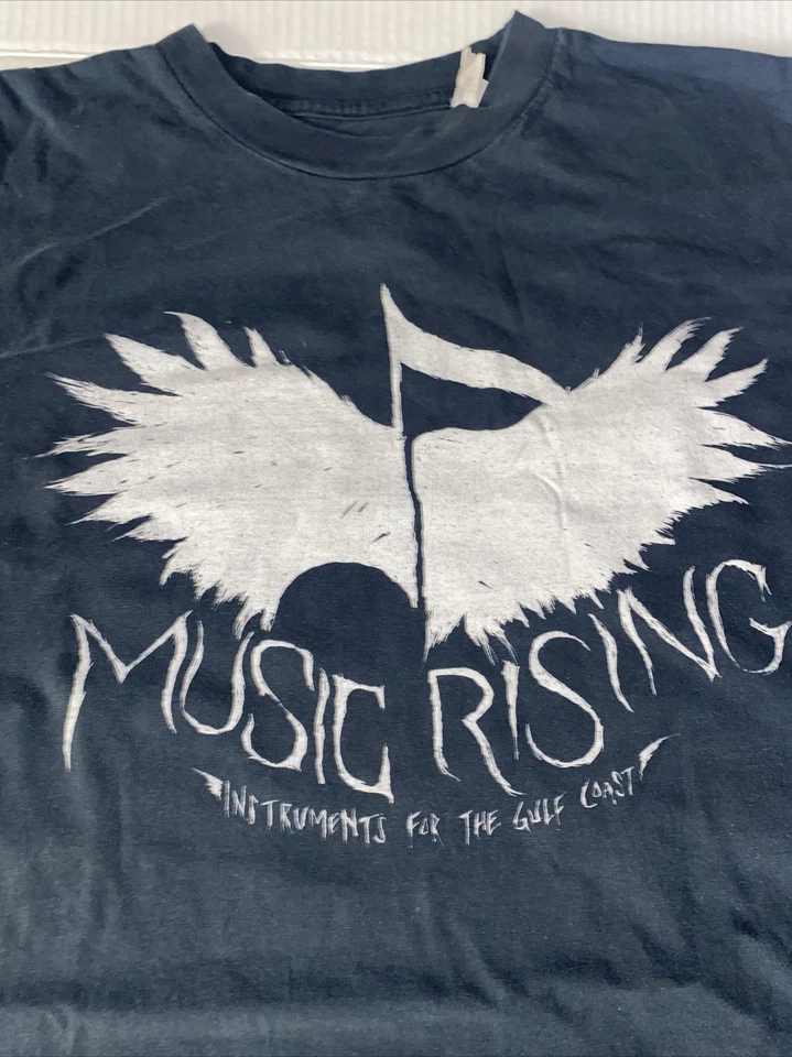 Camiseta Gráfica Negra USADA Music Rising EDUN XXL “Instruments For Gulf Coast” U2 Foto 1 de 4