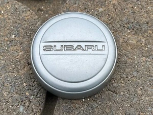 SUBARU FORESTER OEM WHEEL CENTER CAP SILVER FINISH 1998 1999 2000 2001 2002 - Picture 1 of 4