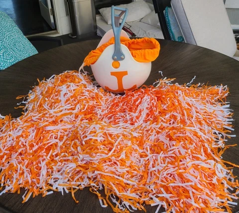 TENNESSEE VOLUNTEERS Center Piece Helmet And Orange & White POM POM'S SET Cover