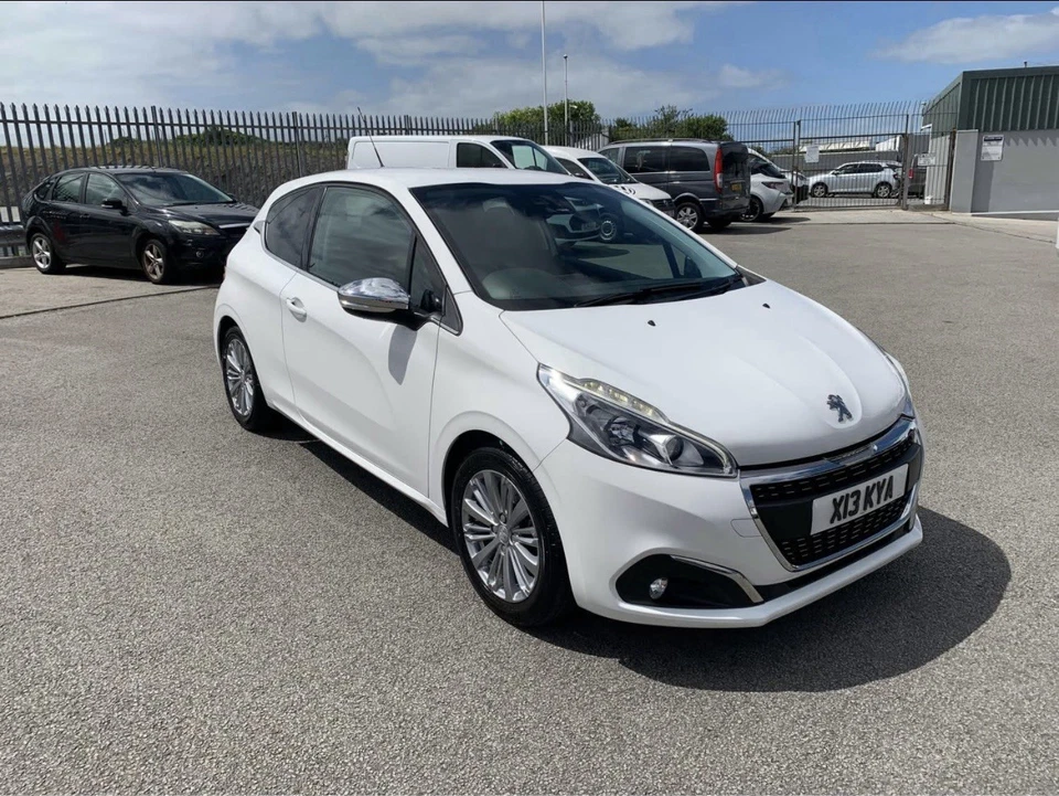 2016 Peugeot 208 Allure, 1.2 Petrol, Manual, 30,000 Miles - Image 1 of 4