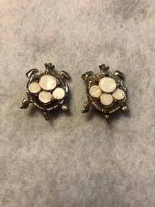 Vintage Pair Turtle Brooch Pins See Pictures    KD - Picture 1 of 12