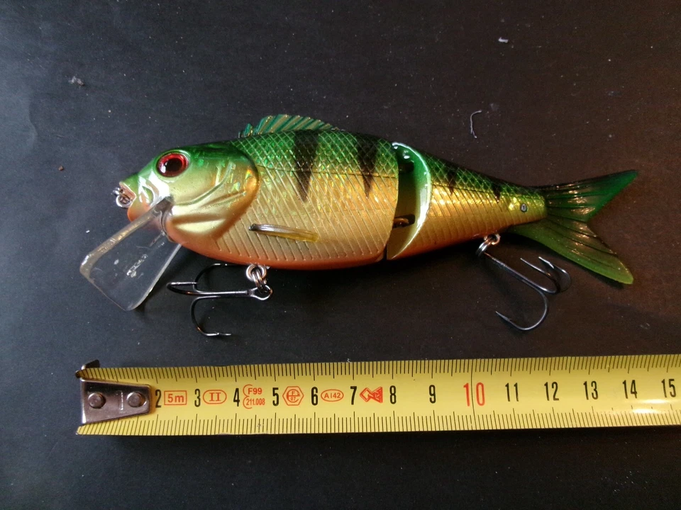 gros leurre de pêche articulé 15 cm neuf. avec bruiteur... - Photo 1/1