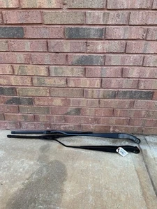 2015 - 2020 GMC YUKON OEM FRONT LEFT & RIGHT WINDSHIELD WIPER ARM SET - Picture 1 of 10