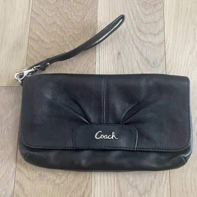 Бумажник с ремешком Coach Ashley складной черный кожаный - Изображение 1 из 4