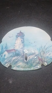 Hübscher handbemalter Sand Dollar mit schöner Strand Leuchtturmszene - Bild 1 von 3