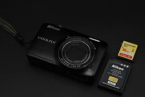 Nikon Coolpix S6300 16,0 megapixel fotocamera digitale - nero inc. batteria e scheda SD *LEGGI** - Foto 1 di 9