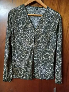 Sno Skins M Top. New With Tags. Reg $78.00. Animal Print - Picture 1 of 6