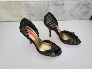 Like NEW Betsey Johnson gold/black heel toe pumps w/ fishnet accent - Picture 1 of 5