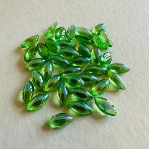 AM1212 Vintage Glas Shuttles 10x5 mm Peridot AB Cabochon oben/hinten unfoliert (36) - Bild 1 von 1