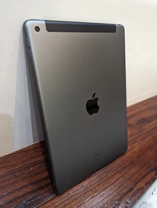 Apple iPad 9th Gen. 256GB, Wi-Fi + 5G , 10.2 in - Space Gray/Silver - Picture 1 of 4