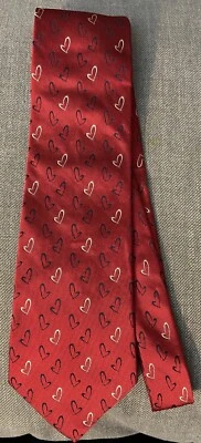 Corbata de seda roja con corazones de Grant Thomas hecha en EE. UU. Foto 1 de 4