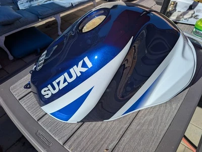 GSXR 1000 2003-2004 TANQUE DE COMBUSTIBLE MATE MLADIN RÉPLICA Foto 1 de 4