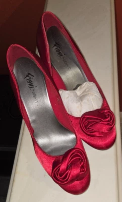 Fioni Night 女式红色缎面高跟鞋 9 码懒人鞋 3.5 英寸高跟鞋 — 第 1/3 张图片