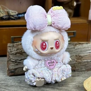 Rosa Schleife Strampler Outfit mit Glitzerherz für Plüschpuppe | Fit für Labubu Dress Up - Bild 1 von 1