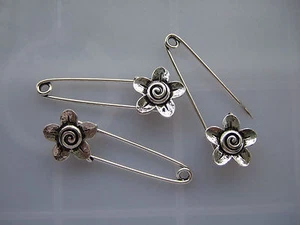 4 x Tibetan Silver Large Metal Kilt Safety Swirl Flower Pin Brooch Jewelry Craft - Picture 1 of 2