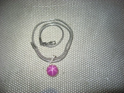 12 毫米红色 LINDE 星星蓝宝石吊坠 0.925 纯银/16 英寸银绳链 — 第 1/4 张图片