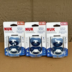 New Lot Nuk Blue Silicone Orthodontic Pacifiers Glow In The Dark 6-18 Months - Foto 1 di 3