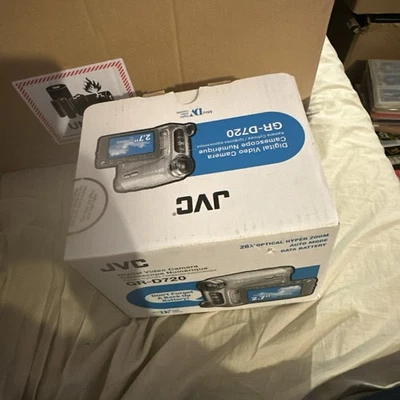 JVC GR-D720 Mini DV Camcorder, JVC Digital Video Camera, Charger, Battery, Boxed - Image 1 of 3