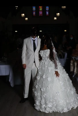 Weddind Dress and Veil - Image 1 of 3