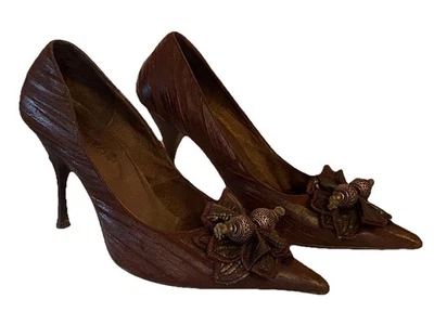 BOMBA de cuero marrón Koroleva para mujer talla 38 Italia tacones adornados punta puntiaguda Foto 1 de 4