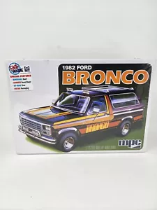Modellino MPC 1982 Ford Bronco Retro Deluxe scala 1:25 kit costruzione nuovo - Foto 1 di 2