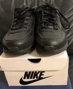 **IMMACULATE NEW CONDITION BLACK MENS NIKE AIRMAX TRAINERS WITH BOX UK SIZE 9** - Picture 1 of 13