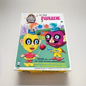 Hasbro MR. 1968 vintage POTATO HEAD In The Parade PlaySet RARO set giocattolo ottimo - Foto 1 di 15