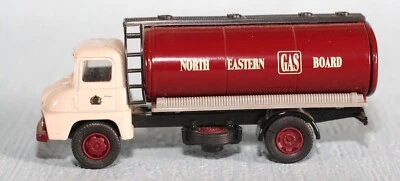 LLEDO VANGUARDS  1:64 VA9000 FORD THAMES TRADER LORRY NORTH EASTERN GAS BOXED - Image 1 of 4