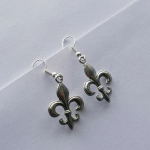 Fleur De Lis Dangle Earrings, Souvenir Earrings, Paris Accessory, Traveler Gift - Picture 1 of 1