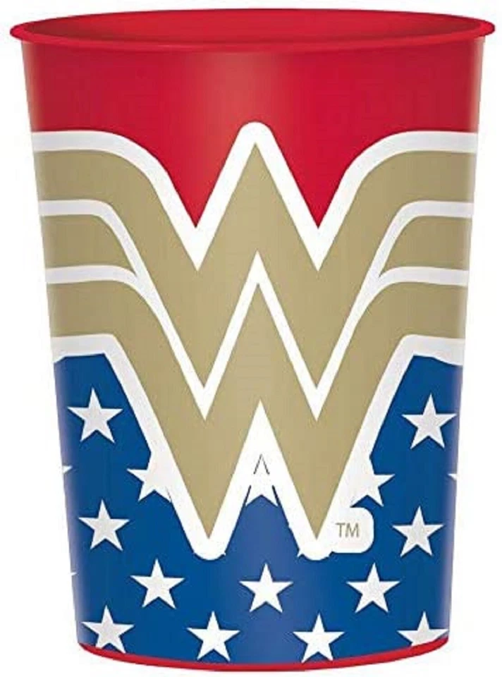 Favor clásico de fiesta de cumpleaños de superhéroes de DC Comics de Wonder Woman 16 oz. Taza de plástico Foto 1 de 1