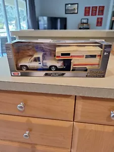 GMC SIERRA GT 1992 camioneta pickup dorada con camper 1/24 diecast por Motormax 75330-73204 - Imagen 1 de 6
